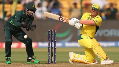 पाकिस्तानविरुद्ध ऑस्ट्रेलियाचा सलामीवीर डेव्हिड वॉर्नरने १२४ चेंडूत ९ षटकार आणि १४ चौकारांसह १६३ धावा केल्या.