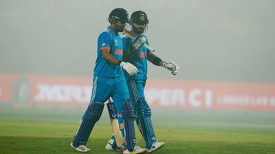 अंधुक प्रकाश आणि धुकं कमी झाल्यानंतर पुन्हा सामना सुरू करण्यात आला. त्यापूर्वी टीम इंडियाचा कर्णधार रोहित शर्मा आणि न्यूझीलंडचा कर्णधार टॉम लेथम यांनी देखील चर्चा केली.