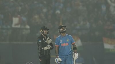 India vs New Zealand ICC World Cup 2023 : यंदाच्या आयसीसी विश्वचषक स्पर्धेत सलग चार सामने जिंकणाऱ्या भारत आणि न्यूझीलंड या संघात धर्मशाळेत रंगतदार सामना सुरू आहे.