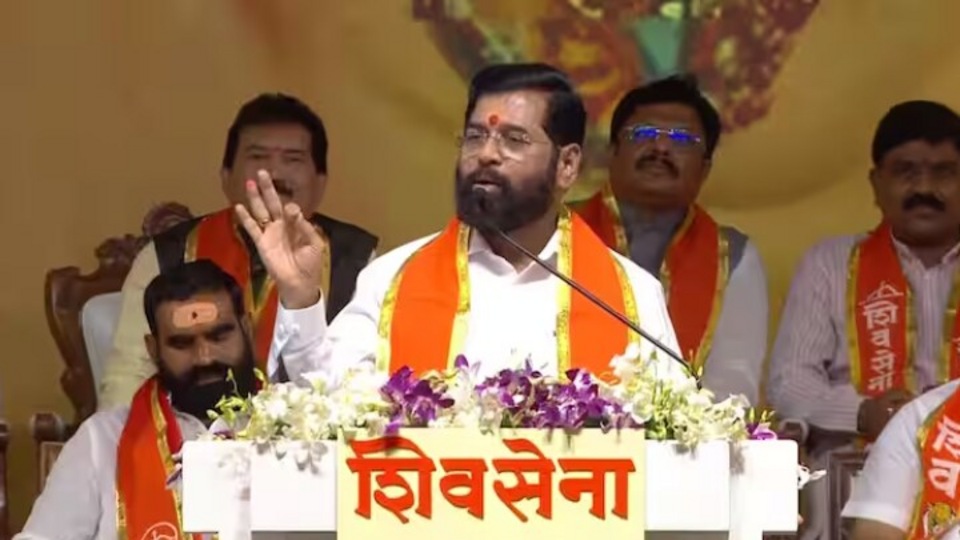 Shivsena Dasara Melava 2023 : मराठ्यांना आरक्षण देणारच, शिवरायांसमोर ...