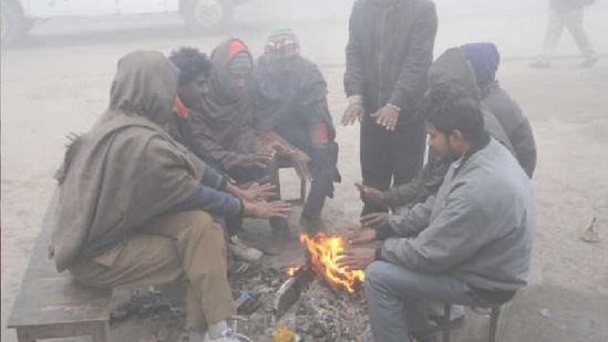 Maharashtra Weather Update Live Today : नोव्हेंबर महिन्याच्या तिसऱ्या आठवड्यापासून मुंबईसह कोकणात थंडीचा जोर वाढणार आहे. ऑक्टोबर हिटचा प्रभाव संपला असून वातावरणात गारवा निर्माण होणार असल्याचा अंदाज हवामान खात्याकडून वर्तवण्यात आला आहे.