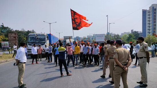 Maratha Reservation : मराठा आरक्षणासाठी आमरण उपोषण करत असलेल्या मनोज जरांगे पाटलांची तब्येत खालावली आहे. परिणामी राज्यातील मराठा संघटना आक्रमक झाल्या आहे.