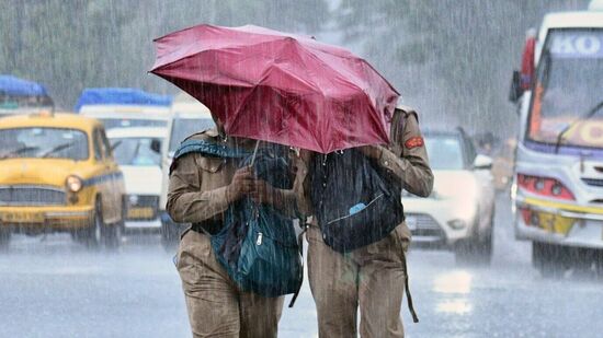 Kokan Weather Update : बंगालच्या उपसागरातून अरबी समुद्राच्या दिशेने येणाऱ्या वाऱ्याचा वेग वाढला आहे. परिणामी पुढील तीन दिवस कोकणच्या किनारी भागांमध्ये मेघगर्जनेसह हलक्या पावसाचा अंदाज हवामान खात्याने वर्तवला आहे. Kokan Weather Update : बंगालच्या उपसागरातून अरबी समुद्राच्या दिशेने येणाऱ्या वाऱ्याचा वेग वाढला आहे. परिणामी पुढील तीन दिवस कोकणच्या किनारी भागांमध्ये मेघगर्जनेसह हलक्या पावसाचा अंदाज हवामान खात्याने वर्तवला आहे.