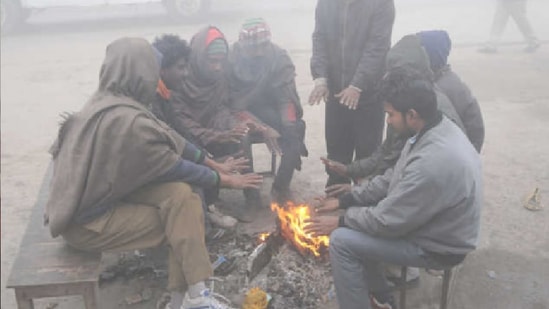 Mumbai Weather Update : मान्सून संपल्यानंतर आता राज्यातील अनेक जिल्ह्यांमध्ये हवामानात मोठा बदल होत असल्याचं दिसून येत आहे. त्यामुळं सामान्यांसह शेतकऱ्यांच्या अडचणी वाढल्या आहे.