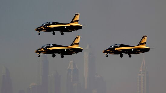 Dubai Air Show: दुबईत भारत पाकिस्तान लढाऊ विमानांचा युद्ध थरार! राफेलने ...