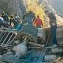 <p>जम्मू काश्मीरच्या डोडा जिल्ह्यात बुधवारी भीषण अपघात झाला. प्रवाशांनी भरलेली एक बस चालकाचे नियंत्रण सुटल्याने तब्बल ३०० फुट खोल दरीत जाऊन कोसळली. या अपघातात ३६ प्रवासी ठार झाले. तर २४ हून अधिक नागरीक गंभीर जखमी झाले.&nbsp;</p>