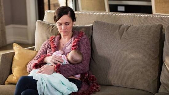 भिजवलेले शेंगदाणे, अंकुरलेले कडधान्य आणि संपूर्ण धान्ये दूधाचे प्रमाण वाढवू शकतात.