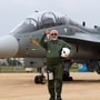 <p>पंतप्रधान नरेंद्र मोदी हे देशाच्या संरक्षण सिद्धतेचा वेळोवेळी आढावा घेत असतात. आज त्यांनी हिंदुस्तान एरोनॅटिक्स लिमिटेड कंपनीला भेट दिली. तिथं त्यांनी ‘तेजस’ या लढाऊ विमानातून उड्डाण केलं.</p>