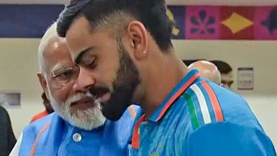 एकदिवसीय विश्वचषकाच्या फायनलमध्ये भारताचा पराभव झाल्यापासून विराट कोहली आणि रोहित शर्मा यांच्या भवितव्याबद्दल अटकळ सुरू झाली. काही महिन्यांत वेस्ट इंडिज आणि अमेरिकेत टी-२० विश्वचषक होणार आहे. त्या स्पर्धेदरम्यान भारतीय क्रिकेटचे दोन दिग्गज संघात असतील की नाही, अशी भीती चाहत्यांना लागली. दरम्यान, कोहलीने आगामी दक्षिण आफ्रिका दौऱ्यात एकदिवसीय आणि टी-२० मालिकेतून माघार घेतली.