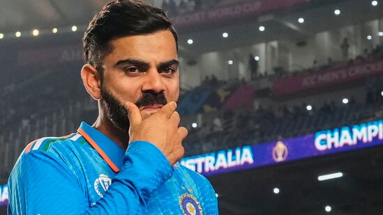 विराट गेल्या काही महिन्यांपासून टी-२० सामने खेळले नाही. त्यामुळे पुढील वर्षी होणाऱ्या टी-२० विश्वचषकात माजी कर्णधार भारतीय जर्सीमध्ये दिसणार का? असा प्रश्न चाहत्यांसाठी आहे. विराटच्या दक्षिण आफ्रिका दौऱ्याच्या निर्णयामुळे या अटकळांना खतपाणी मिळाले आहे.