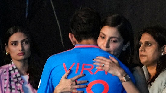 बीसीसीआयच्या एका अधिकाऱ्याने इंडियन एक्सप्रेसला सांगितले की, 'विराटने वैयक्तिकरित्या संघ निवडक आणि बीसीसीआय अधिकाऱ्यांना कळवले आहे की, त्याला पांढऱ्या चेंडूच्या क्रिकेटमधून काही वेळेसाठी ब्रेक घ्यायचा आहे. त्याला कसोटी क्रिकेटमध्ये लक्ष केंद्रीत करायचे आहेत.&nbsp;