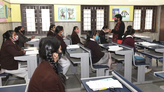 आयसीएसई आणि आयएससी परीक्षेचे वेळापत्रक cisce.org वेबसाईटवर उपलब्ध आहे. आयसीएसई बोर्डाची परीक्षा २१ फेब्रुवारी २०२४ पासून सुरु होईल. परीक्षा इंग्रजी भाषेत असेल. २८ मार्च २०२४ रोजी परीक्षा संपणार आहे. आयसीएसई आणि आयएससी परीक्षेचे वेळापत्रक cisce.org वेबसाईटवर उपलब्ध आहे. आयसीएसई बोर्डाची परीक्षा २१ फेब्रुवारी २०२४ पासून सुरु होईल. परीक्षा इंग्रजी भाषेत असेल. २८ मार्च २०२४ रोजी परीक्षा संपणार आहे.