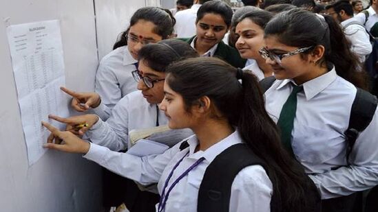 परीक्षेचे वेळापत्रक तपासण्यासाठी तुम्हाला आयसीएसई आणि आयएससीचा वेळापत्रक पाहण्यासाठी cisce.org वर अधिकृत वेबसाइटला भेट द्यावी. पृष्ठामध्ये परीक्षेसाठी २०२४ बोर्ड परीक्षा लिंक आहे. त्या लिंकवर जा आणि नवीन पीटीएफ फाईल मिळवा. तारीख पाहण्यासाठी त्यावर क्लिक करा. तुम्ही पेज डाउनलोड करून त्याची प्रिंट ठेवू शकता. परीक्षेचे वेळापत्रक तपासण्यासाठी तुम्हाला आयसीएसई आणि आयएससीचा वेळापत्रक पाहण्यासाठी cisce.org वर अधिकृत वेबसाइटला भेट द्यावी. पृष्ठामध्ये परीक्षेसाठी २०२४ बोर्ड परीक्षा लिंक आहे. त्या लिंकवर जा आणि नवीन पीटीएफ फाईल मिळवा. तारीख पाहण्यासाठी त्यावर क्लिक करा. तुम्ही पेज डाउनलोड करून त्याची प्रिंट ठेवू शकता.