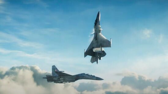 फायटर चित्रपटाचे दिग्दर्शन सिद्धार्थ आनंद करत आहे. हा चित्रपट प्रजासत्ताक दिनी म्हणजेच २६ जानेवारी २०२४ रोजी प्रदर्शित होणार आहे.