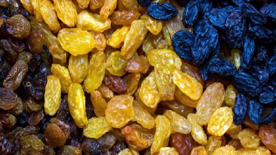black currants and raisins