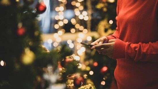 तुम्ही अनाथाश्रमात जाऊन मुलांना चॉकलेट देऊ शकता. कमी खर्चात तुम्ही अनेकांच्या चेहऱ्यावर हसू आणू शकता. आज इतरांसाठी जगा. तुम्ही अनाथाश्रमात जाऊन मुलांना चॉकलेट देऊ शकता. कमी खर्चात तुम्ही अनेकांच्या चेहऱ्यावर हसू आणू शकता. आज इतरांसाठी जगा.