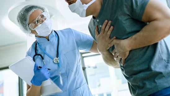 तसेच आणखी एक प्रमुख कारण म्हणजे हृदयविकाराचा झटका किंवा हृदयविकाराचा झटका. फार कमी कालावधीत माणूस मृत्यूच्या कचाट्यात येतो. अनियमित जीवनशैली आणि खाण्यापिण्याच्या सवयींमुळे तरुणांमध्ये हा आजार होतो.