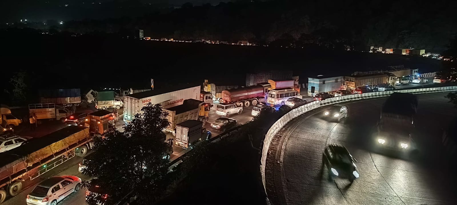 Mumbai Pune expressway highway traffic