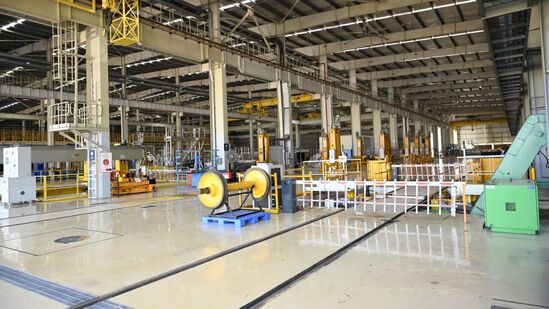 औद्योगिक श्रेणींमध्ये उच्च-तंत्र औद्योगिक उपकरणांनी सुसज्ज असे १२ ट्रॅक समाविष्ट करण्यात आले. औद्योगिक श्रेणींमध्ये उच्च-तंत्र औद्योगिक उपकरणांनी सुसज्ज असे १२ ट्रॅक समाविष्ट करण्यात आले.