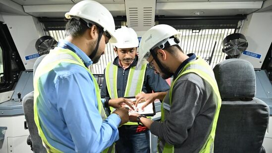 या डेपो साठी १७.६ एकर जमीनीत १०,८०० चौरस मीटर डेपो, १,७७७ चौरस मीटरचे गोदाम, ३.२९ किलोमीटरचा ट्रॅक आणि ३.५ किलोमीटर २५ केवी वीज पुरवठा अशा सुविधा येथे उपलब्ध करून देण्यात आल्या. या डेपो साठी १७.६ एकर जमीनीत १०,८०० चौरस मीटर डेपो, १,७७७ चौरस मीटरचे गोदाम, ३.२९ किलोमीटरचा ट्रॅक आणि ३.५ किलोमीटर २५ केवी वीज पुरवठा अशा सुविधा येथे उपलब्ध करून देण्यात आल्या. 