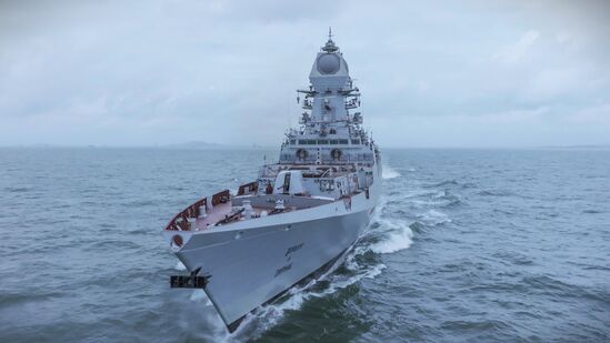 ईशान्य भारतातील इंफाळ या शहराच्या नावाने नामकरण करण्यात आलेली 'आयएनएस इंफाळ' ही पहिलीच युद्धनौका आहे. देशाच्या आणि भारतीय नौदलासाठी ईशान्येकडील राज्यांचे आणि मणिपूरचे असलेले महत्त्व आणि योगदान याद्वारे अधोरेखित झाले आहे. एकप्रकारे हा अनोखा गौरव या युद्धनौकेला प्राप्त झाला आहे. ईशान्य भारतातील इंफाळ या शहराच्या नावाने नामकरण करण्यात आलेली 'आयएनएस इंफाळ' ही पहिलीच युद्धनौका आहे. देशाच्या आणि भारतीय नौदलासाठी ईशान्येकडील राज्यांचे आणि मणिपूरचे असलेले महत्त्व आणि योगदान याद्वारे अधोरेखित झाले आहे. एकप्रकारे हा अनोखा गौरव या युद्धनौकेला प्राप्त झाला आहे. 