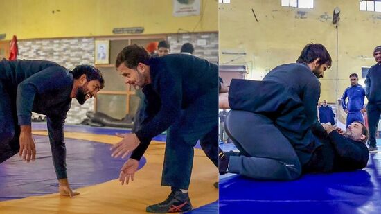 काँग्रेस नेते राहुल गांधी यांनी आज बुधवारी सकाळी अचानक हरियाणातील झज्जर जिल्ह्यातील छारा गावातील आखाड्याला भेट दिली. राहुल यांनी येथे प्रसिद्ध पैलवान बजरंग पुनियासह उपस्थित कुस्तीपटूंची भेट घेतली. काँग्रेस नेते राहुल गांधी यांनी आज बुधवारी सकाळी अचानक हरियाणातील झज्जर जिल्ह्यातील छारा गावातील आखाड्याला भेट दिली. राहुल यांनी येथे प्रसिद्ध पैलवान बजरंग पुनियासह उपस्थित कुस्तीपटूंची भेट घेतली.