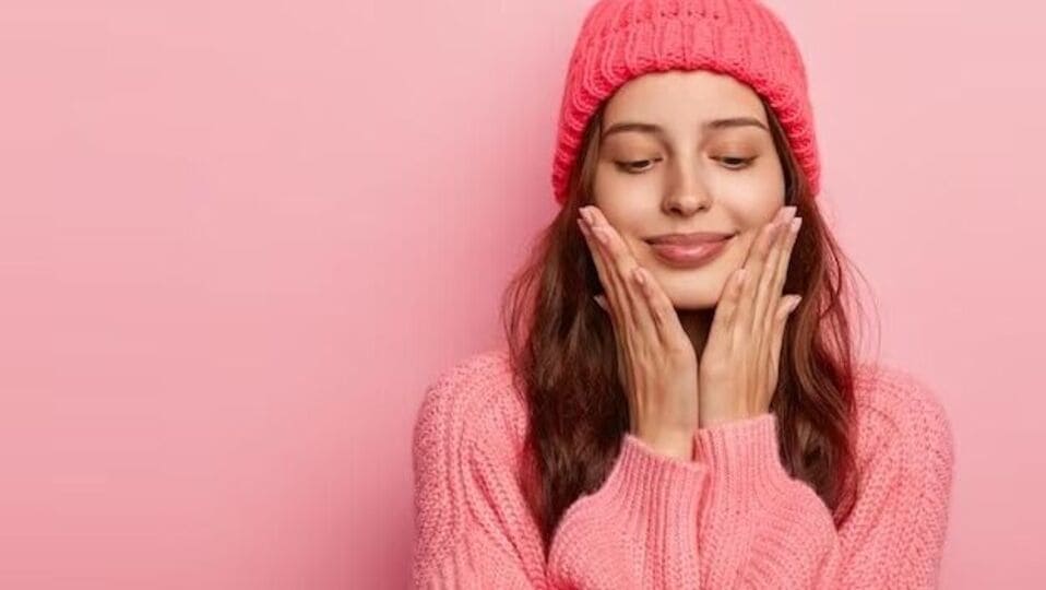 Skin Care हिवाळ्यात चेहरा काळा पडतो का? फक्त हे करा, चमक होणार नाही