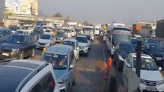 Mumbai Pune Express Way traffic Jam