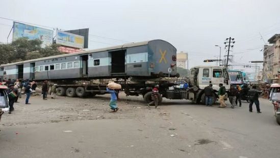 train bogie load truck accident in Bhagalpur