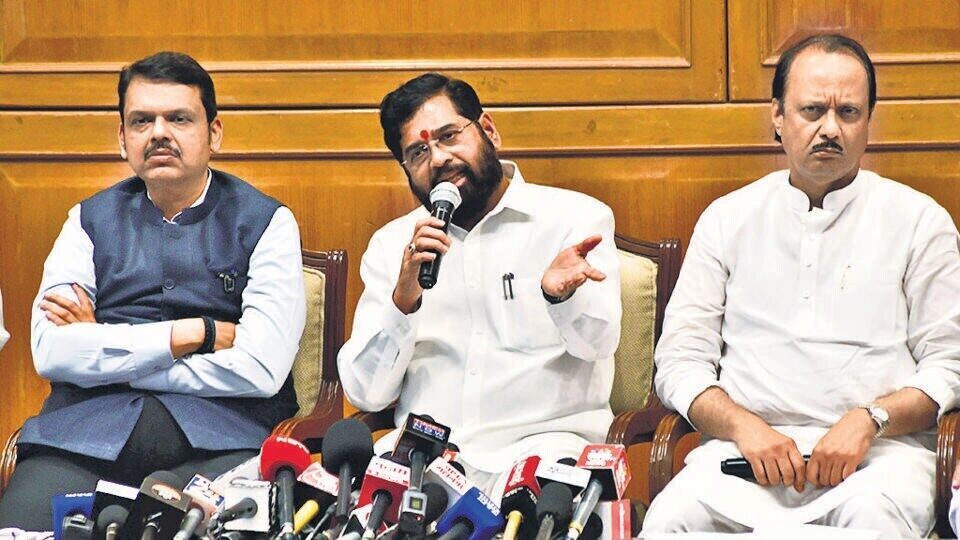 Maharashtra Cabinet : सरकारी कर्मचाऱ्यांना जुन्या पेन्शनचा लाभ मिळणार ...