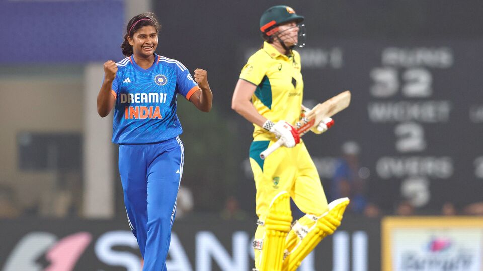 IND W Vs AUS W T20 भारतासमोर ऑस्ट्रेलिया १४१ धावांवर गारद, तीतस