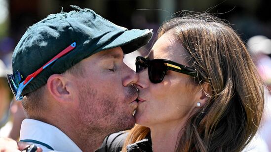 ऑस्ट्रेलियन फलंदाज आपल्या भावाबद्दल म्हणाला, "माझ्या यशाचे श्रेय माझ्या भावालाही जाते, त्याच्या पावलावर पाऊल ठेवूनच मी पुढे आलो." ऑस्ट्रेलियन फलंदाज आपल्या भावाबद्दल म्हणाला, "माझ्या यशाचे श्रेय माझ्या भावालाही जाते, त्याच्या पावलावर पाऊल ठेवूनच मी पुढे आलो."