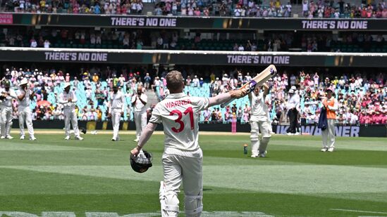 वॉर्नर पुढे म्हणाला, "आता मी जास्त काही सांगू शकणार नाही कारण मी भावूक होत आहे. धन्यवाद कँडिस. माझ्यासाठी तूच माझे जग आहेस."