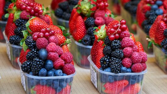 सुपरफूड बेरी: अँटिऑक्सिडंट्सने समृद्ध, बेरी हे सुपरफूड आहेत. हे ऑक्सिडेटिव्ह तणाव कमी करतात. सुपरफूड बेरी: अँटिऑक्सिडंट्सने समृद्ध, बेरी हे सुपरफूड आहेत. हे ऑक्सिडेटिव्ह तणाव कमी करतात.