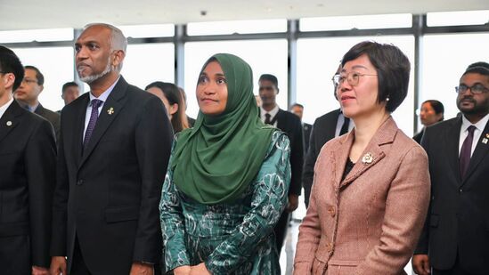 मालदीवचे अध्यक्ष मोहम्मद मुइज्जू आणि प्रथम महिला साजिधा मोहम्मद सोमवारी पाच दिवसांच्या चीनच्या दौऱ्यावर गेले आहेत. &nbsp;