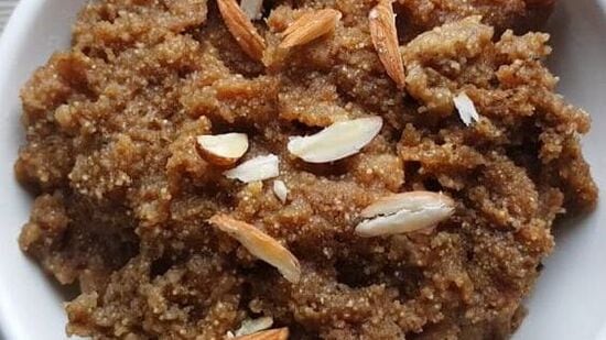 गुळाचा हलवाः गुळाचा हलवा हे गूळ, रवा, तूप आणि ड्रायफ्रूट्सपासून बनवलेली एक गोड पदार्थ किंवा शिरा आहे. गुळाचा हलवाः गुळाचा हलवा हे गूळ, रवा, तूप आणि ड्रायफ्रूट्सपासून बनवलेली एक गोड पदार्थ किंवा शिरा आहे. 