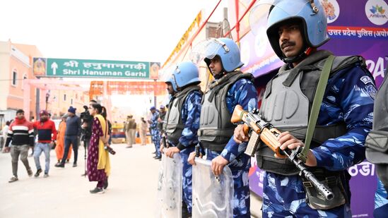 कार्यक्रमाच्या ठिकाणी, १० हजार &nbsp;सीसीटीव्ही कॅमेरे आणि कृत्रिम बुद्धिमत्तेने सुसज्ज ड्रोन लोकांच्या हालचालींवर बारीक लक्ष ठेवत आहेत, तर साध्या वेशातील पोलिस अतिरिक्त सुरक्षेसाठी तैनात करण्यात आले आहेत.&nbsp;