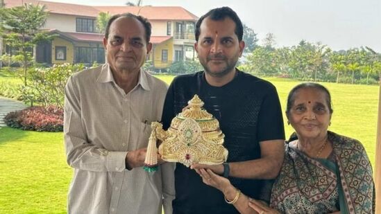 Ram Lalla gold Crown 