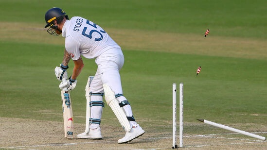 घरच्या मैदानावर सर्वोत्तम कामगिरी- बुमराहने ४५ धावांत ६ फलंदाज बाद केले. घरच्या मैदानावरील ही त्याची सर्वोत्तम कसोटी कामगिरी आहे. तर ओव्हर ऑल तिसरी सर्वोत्तम कसोटी कामगिरी आहे. याशिवाय त्याने मेलबर्नमध्ये ऑस्ट्रेलियाविरुद्ध त्याने ३३ विकेट्स घेतल्या होत्या तर किंग्स्टनमध्ये वेस्ट इंडिजविरुद्ध त्याने २७ धावांत ६ विकेट घेतल्या होत्या. घरच्या मैदानावर सर्वोत्तम कामगिरी- बुमराहने ४५ धावांत ६ फलंदाज बाद केले. घरच्या मैदानावरील ही त्याची सर्वोत्तम कसोटी कामगिरी आहे. तर ओव्हर ऑल तिसरी सर्वोत्तम कसोटी कामगिरी आहे. याशिवाय त्याने मेलबर्नमध्ये ऑस्ट्रेलियाविरुद्ध त्याने ३३ विकेट्स घेतल्या होत्या तर किंग्स्टनमध्ये वेस्ट इंडिजविरुद्ध त्याने २७ धावांत ६ विकेट घेतल्या होत्या.