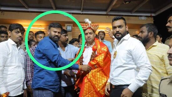 Criminal Hemant dabhekar met MP srikanat Shinde