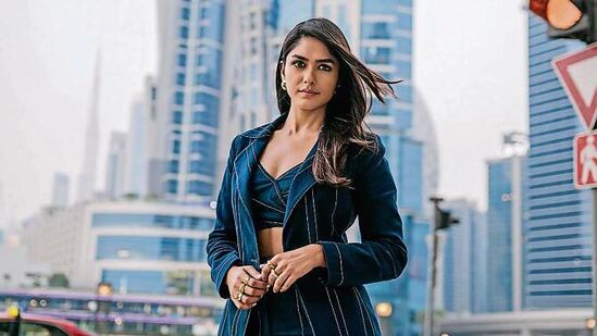 Actor Mrunal Thakur along with her father have bought two apartments worth  <span class='webrupee'>₹</span>10 crore from Kangana Ranaut's family in Mumbai’s Andheri West area,