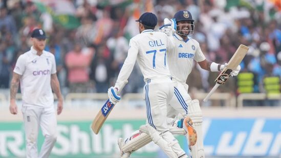 न्यूझीलंड अव्वल स्थानावर - डब्ल्यूटीसी पॉइंट टेबलवर न्यूझीलंडचे वर्चस्व कायम आहे. किवी संघाने वर्ल्ड टेस्ट चॅम्पियनशिपमध्ये आतापर्यंत ४ सामने खेळले आहेत, त्यापैकी ३ जिंकले आहेत. न्यूझीलंडचे ३६ गुण आणि टक्केवारी ७५ आहेत. न्यूझीलंड अव्वल स्थानावर - डब्ल्यूटीसी पॉइंट टेबलवर न्यूझीलंडचे वर्चस्व कायम आहे. किवी संघाने वर्ल्ड टेस्ट चॅम्पियनशिपमध्ये आतापर्यंत ४ सामने खेळले आहेत, त्यापैकी ३ जिंकले आहेत. न्यूझीलंडचे ३६ गुण आणि टक्केवारी ७५ आहेत.