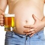 <p>सतत जास्त प्रमाणात बिअर प्यायल्याने वजन वाढते आणि नंतर पोटही बाहेर येते. बिअरच्या अतिरिक्त कॅलरीजमुळे तयार होणाऱ्या पोटाला बिअर बेली म्हणतात. आज घेऊयात जाणून घेऊयात &nbsp;बिअरमुळे आलेले पोट कसे कमी करायचे ते.</p>
