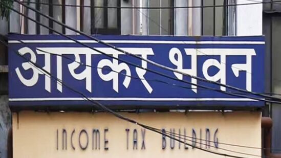 उत्तर प्रदेशातील बन्सीधर टोबॅको कंपनीवर इन्कम टॅक्सचे छापे; रोल्स रॉइस, पोर्शे, लॅम्बोर्गिनी गाड्या जप्त