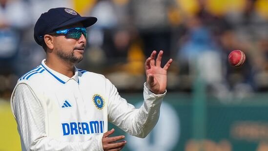 Kuldeep Yadav : कुलदीप यादवने इतिहास रचला, सर्वात कमी चेंडू टाकून घेतले ५० विकेट, पाहा