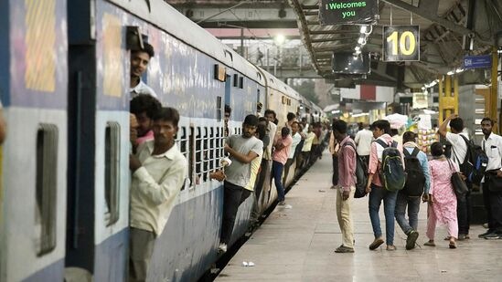 कोकणात जाणाऱ्या प्रवाशांसाठी खुशखबरी; होळीनिमित्त धावणार विशेष रेल्वेगाड्या