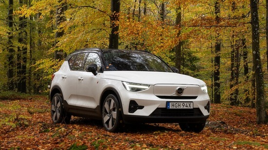 Volvo has launched a new entry-level variant of its XXC40 Recharge electric SUV in India at a price of  <span class='webrupee'>₹</span>54.95 lakh (ex-showroom).