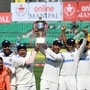 <p>टीम इंडियाने वर्ल्ड टेस्ट चॅम्पियनशीप २०२३-२५ मध्ये आतापर्यंत ९ कसोटी सामने खेळले आहेत, त्यापैकी ६ जिंकले आणि दोन गमावले आहेत. तर एक कसोटी सामना अनिर्णित राहिला. भारताचे एकूण ७४ गुण आहेत आणि ६८.५१ टक्के आहेत.</p>