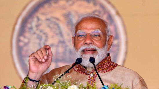 पंतप्रधान नरेंद्र मोदी यांनी शनिवारी ईशान्येकडील राज्यातील तब्बल ५५ हजार ६०० कोटी रुपयांच्या विकास प्रकल्पांचे अनावरण केले, ज्यात अरुणाचल प्रदेशातील तवांगला जोडणाऱ्या सेला बोगद्याचा समावेश आहे.