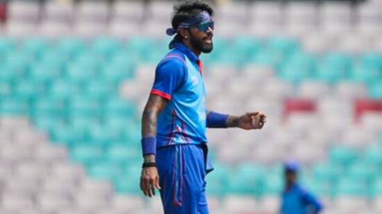 Praveen Kumar on Hardik Pandya : हार्दिक पांड्या काय चंद्रावरून आला आहे का? या दिग्गज गोलंदाजानं BCCI वर डागली तोफ